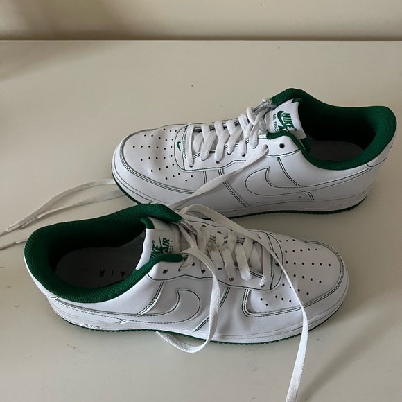 Nike Air Force 1 size 9.5M, white with green stitching - Picture 2 of 13